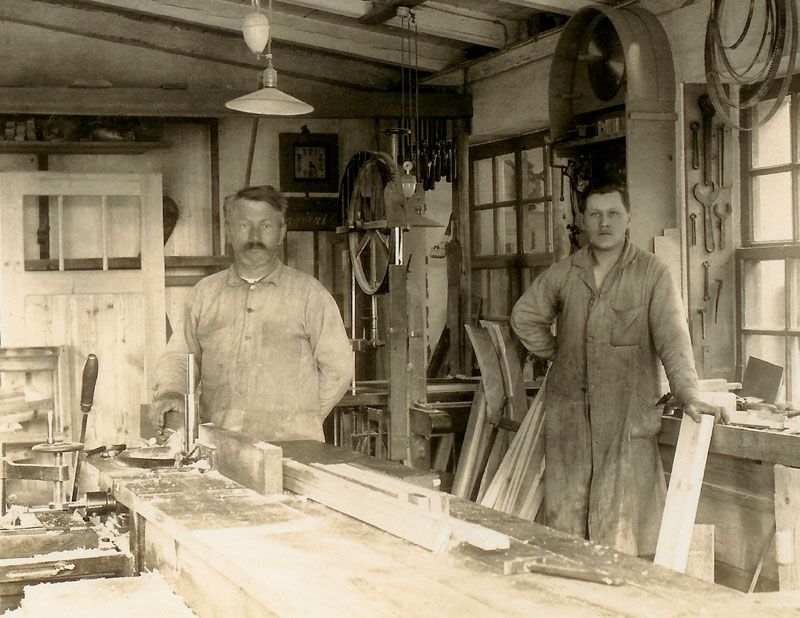 Historická fotografie původní truhlárny Matěje Pfausera